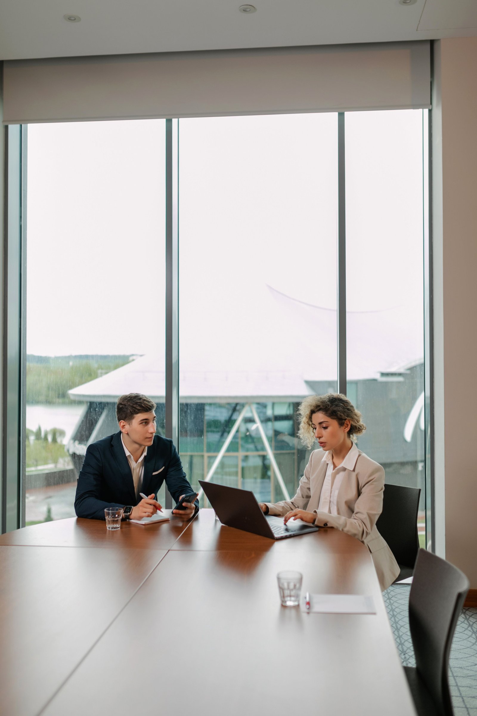 Licensed insurance advisors collaborating